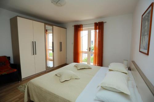 Apartment Mut - 250 m from beach - image 5