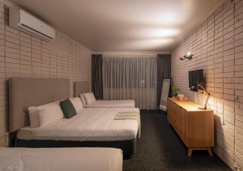 Palms Hotel - image 11