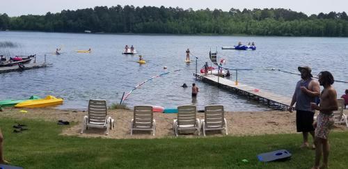 Evergreen Bay Resort Lake Cabin near Itasca