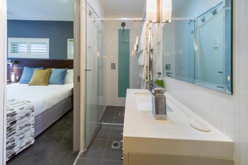 Hyde Park Inn - image 14