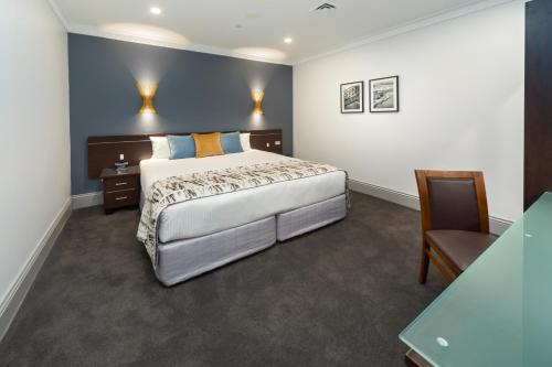 Hyde Park Inn - main image