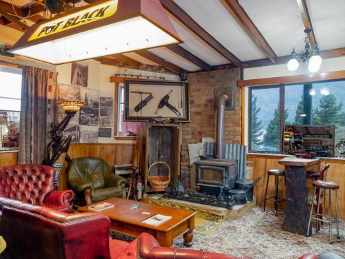 Iekārtas, Otira Stagecoach Hotel in Otira