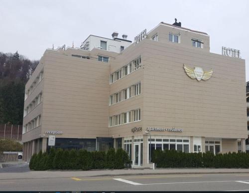 My Home Hotel - Free Parking - image 13