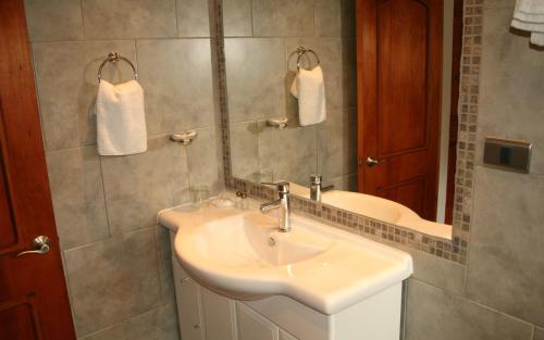 Superior Double Room image 7