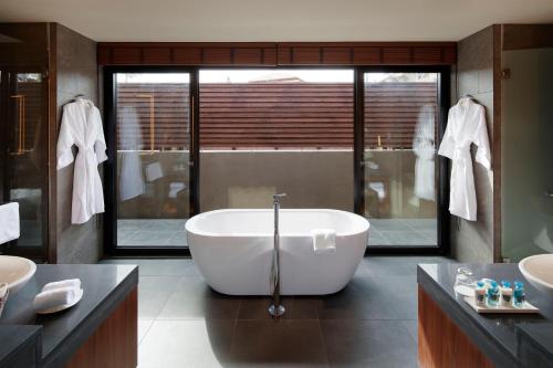 room detail thumbnail 2