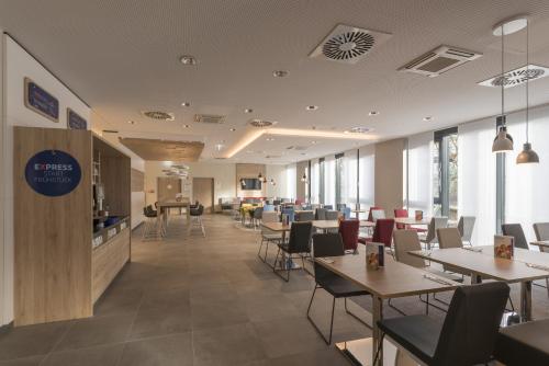 Holiday Inn Express - Wuppertal - Hauptbahnhof an IHG Hotel - image 9