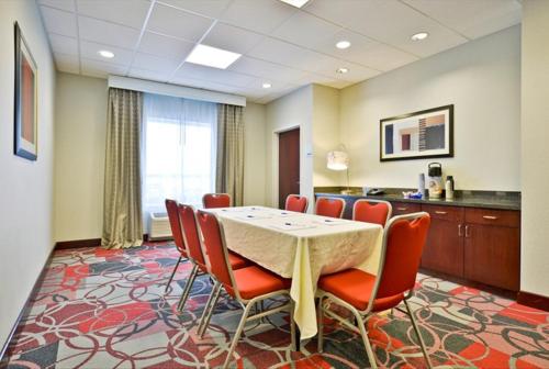 ห้องประชุม / บอลรูม, Holiday Inn Express & Suites Utica By IHG in ยูทิกา (NY)