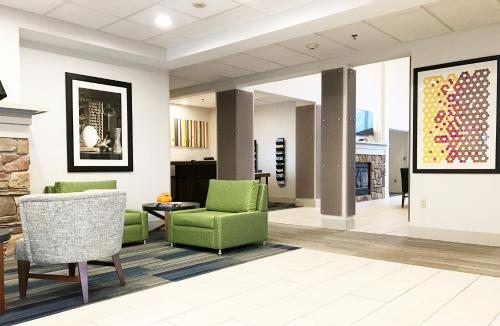 Holiday Inn Express Hotel & Suites White River Junction