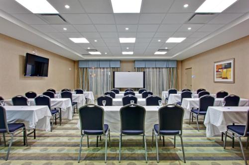 Holiday Inn Express Hotel & Suites Ottawa West-Nepean, an IHG Hotel