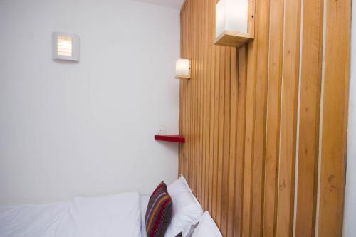 Economy Double Room image 6