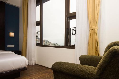 King Room with Mountain View image 1