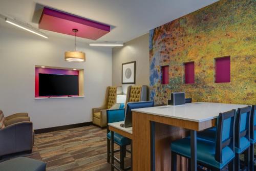 Holiday Inn Express Washington DC East- Andrews AFB, an IHG Hotel