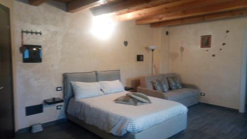 1 queen bed, 1 double bed