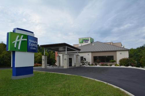 Holiday Inn Express & Suites Waterville - North, an IHG Hotel