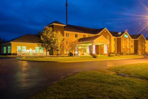 Holiday Inn Express Hotel & Suites Acme-Traverse City, an IHG Hotel