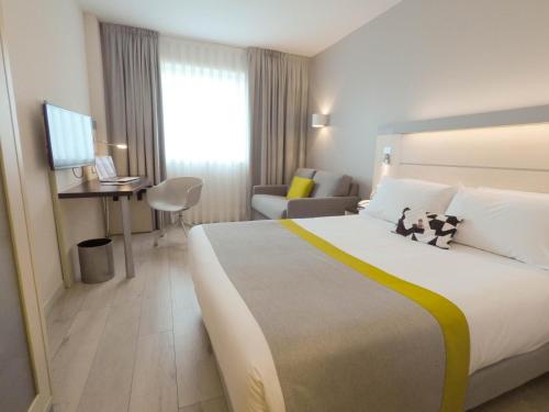 Holiday Inn Express Pamplona, an IHG Hotel