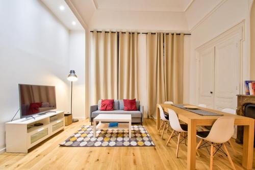 21Royale near Maison des Canuts