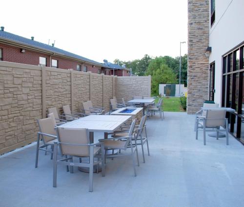 Holiday Inn Express & Suites White Hall an IHG Hotel - image 16