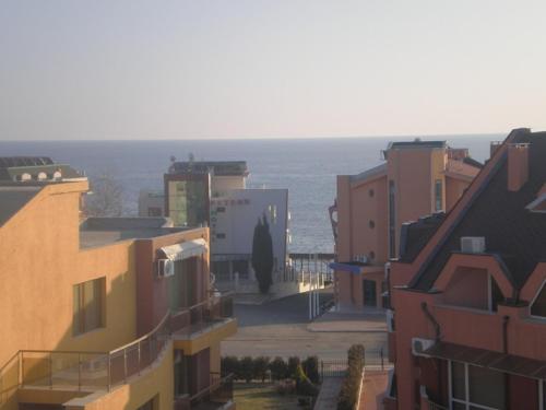 Levante Large Studio