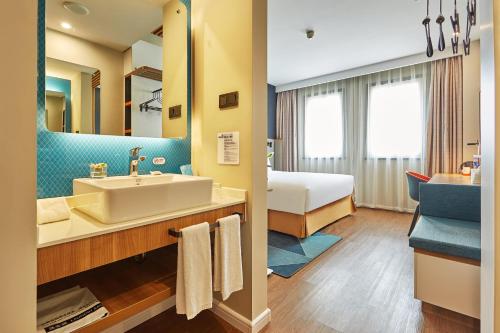 Holiday Inn Express Nanjing Xuanwu Lake, an IHG Hotel