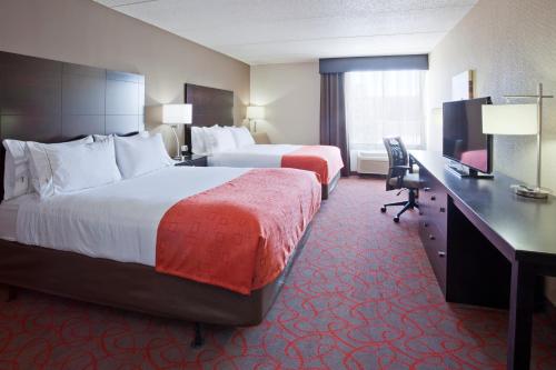 Holiday Inn Express & Suites Bloomington West