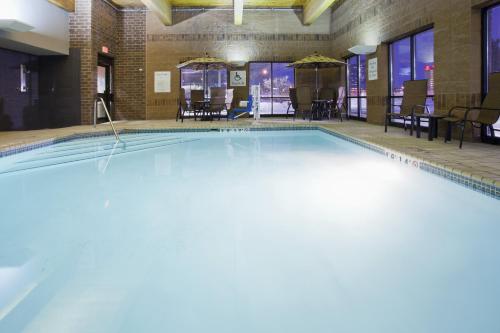 Holiday Inn Express & Suites Bloomington - Mpls Arpt Area W by IHG