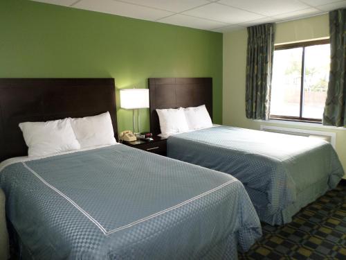 Travelodge by Wyndham Cleveland Lakewood