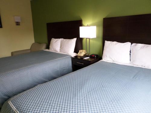 Travelodge by Wyndham Cleveland Lakewood