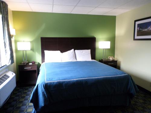 Travelodge by Wyndham Cleveland Lakewood