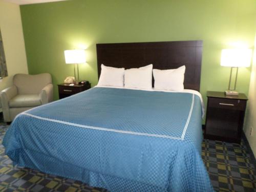 Travelodge by Wyndham Cleveland Lakewood