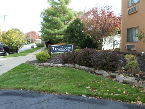 Travelodge by Wyndham Cleveland Lakewood