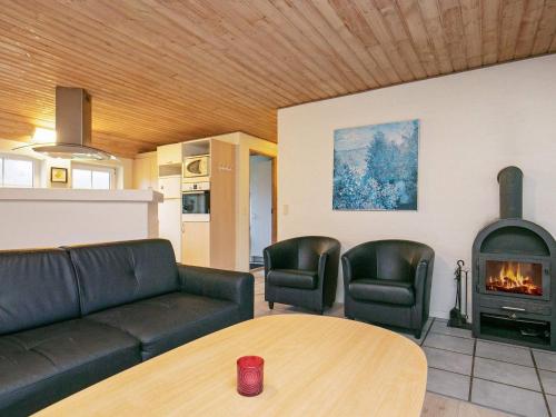 Four-Bedroom Holiday home in Ulfborg 2