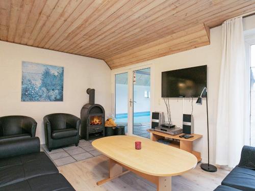 Four-Bedroom Holiday home in Ulfborg 2
