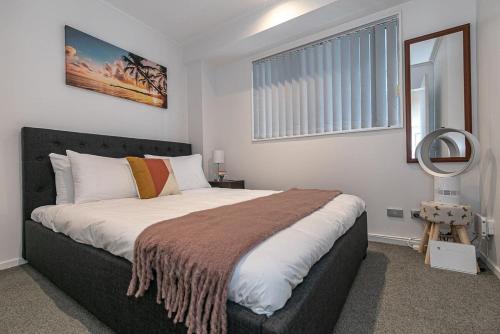 2BR Apartment w/ Balcony, Gym and Parking Access!
