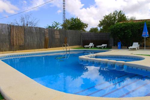 Úszómedence, Casas Rurales con Jacuzzi Quijote y Sancho in Ossa De Montiel