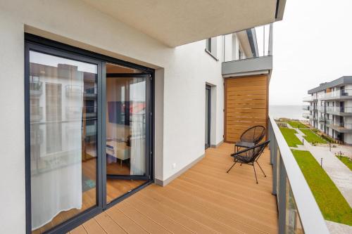 One-Bedroom Apartment with Partial Sea View image 6