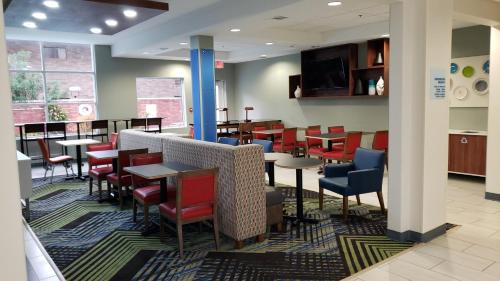 Holiday Inn Express Hotel and Suites Weslaco