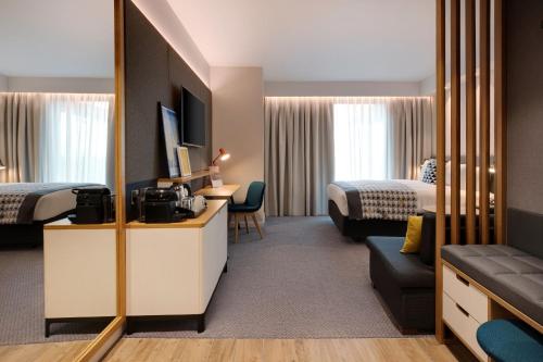 Holiday Inn London Heathrow Bath Road  Ihg Hotel  from   43 Book
