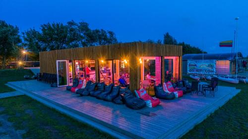 Bar/Lounge, Drevernos kempingas in Priekule