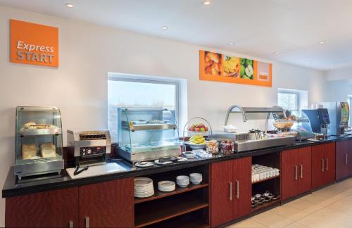 Holiday Inn Express Braintree an IHG Hotel - image 6