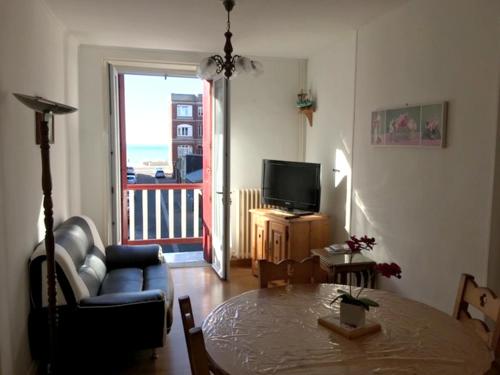 . Appartement de 2 chambres a Mers les Bains a 100 m de la plage avec vue sur la mer et balcon