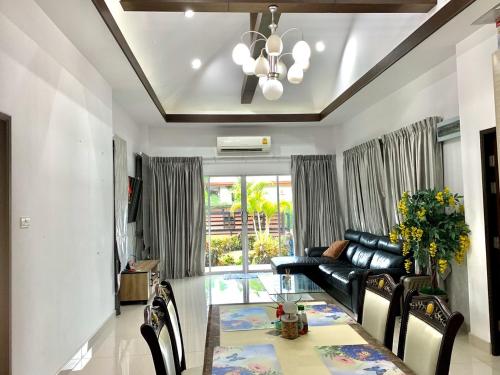 BAAN DUSIT PATTAYA PARK VILLA with water park