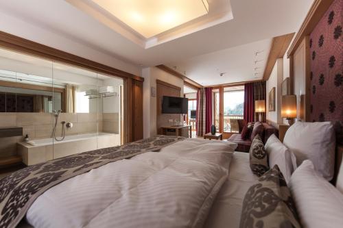 Schlosshotel Fiss - image 3