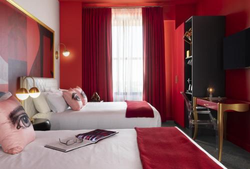 room detail thumbnail 2