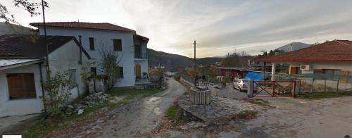  Villagers in Paliourí