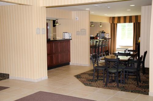Előcsarnok, Cobblestone Inn & Suites - Bloomfield in Bloomfield (IA)