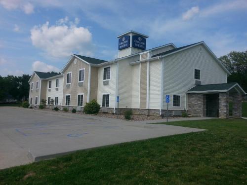 Cobblestone Inn & Suites - Bloomfield