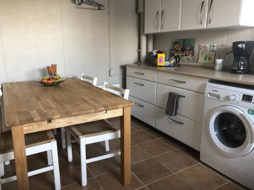 кухня, Light & spacious home in Торсхавн