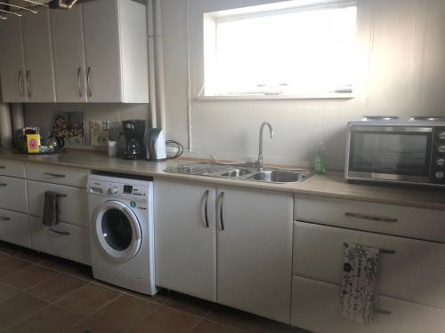 кухня, Light & spacious home in Торсхавн