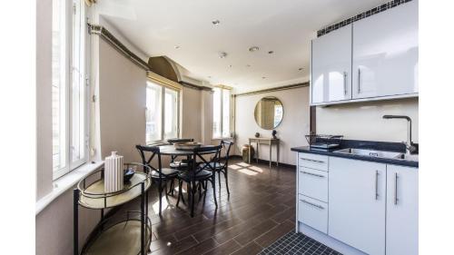 Perfectly Located Apartment In London Bridge, , London